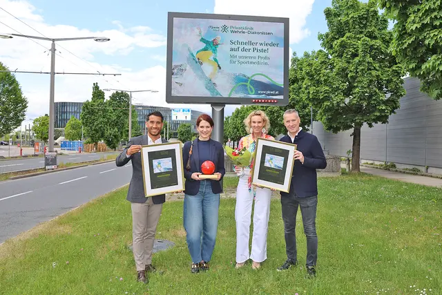 Sieger DOOH - Privatklinik Wehrle-Diakonissen
v.l.n.r.: David Nowotny (Prokurist Progress Werbung), Birgit Zellner (Pflegedirektorin Privatklinik Wehrle-Diakonissen), Ines Weiher (Verwaltungsdirektorin Privatklinik Wehrle-Diakonissen), Dominik Sobota (Geschäftsführer Progress Werbung) | Foto: Progress Außenwerbung