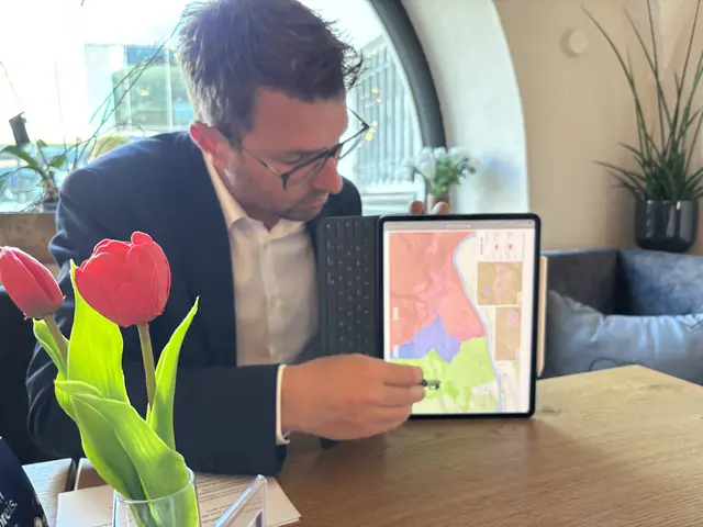 Telfer Bürgermeister Christian Härting erklärte die Neueinteilung für drei Rauchfangkehrerbetriebe. Im Sinne einer ausgewogenen Auslastung wird das Gemeindegebiet deshalb künftig in drei Zonen – Ost, Mitte und West – eingeteilt. 