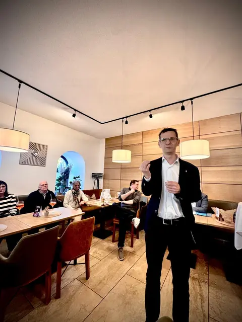Bürgermeister Peter Teix bei Bürgermeistergesprächen. | Foto: Zwazl