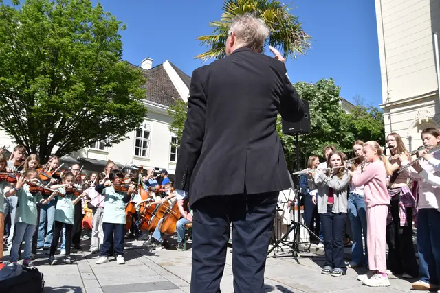 Alexander Cachée dirigiert. | Foto: Mirjam Preineder