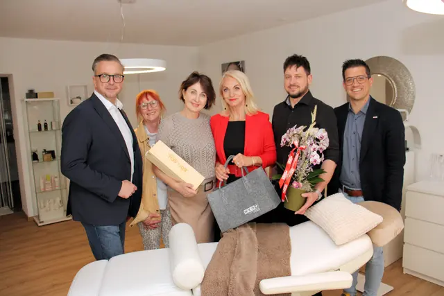 Eröffnung der neuen Räumlichkeiten von "Schönheitspunkt" (v. l.): Helmut Linhart, Eveline Rudres, Petra Wegscheider, Riki Vogl, Georg Reschen und Lukas Kalcher | Foto: Cescutti