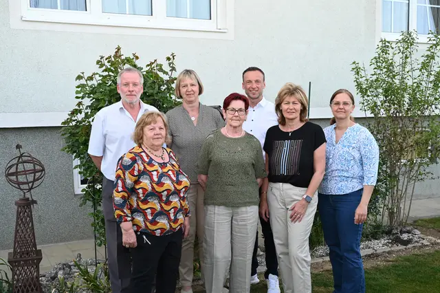 v.v.l. Anna Rötzer, Maria Lederbauer, Bgm. Gerlinde Schwarz, GR Ulrike Hörhager h.v.l. Hubert Reiter, Erika Bauer, gfGR Karl Öckmayer  | Foto: Karl Baumgartner