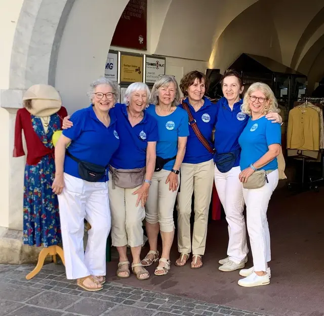 Beim jährlichen Flohmarkt sammelt der Soroptimist Club Villach Spenden für soziale Projekte und Unterstützungsangebote für Frauen und Mädchen. V.l.n.r.: Susanne Meusel, Domenika Lindermuth, Sabine Lepuschütz, Daniela Kuehs, Andrea Haas und Gerhild Falle. | Foto: SI Club Villach