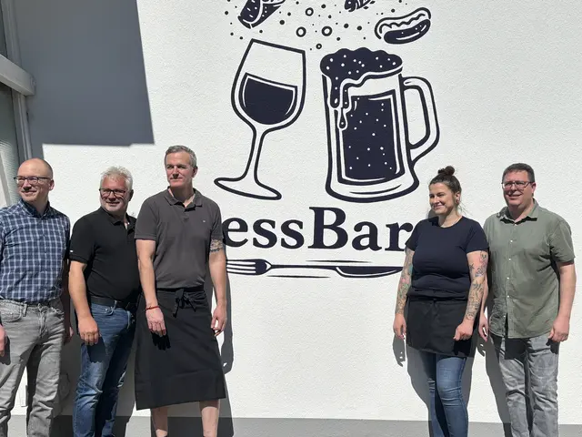 Neue Pächter im Badrestaurant: Familie Meiringer versorgt ab sofort die Gäste. | Foto: Jennifer Flechl / MeinBezirk