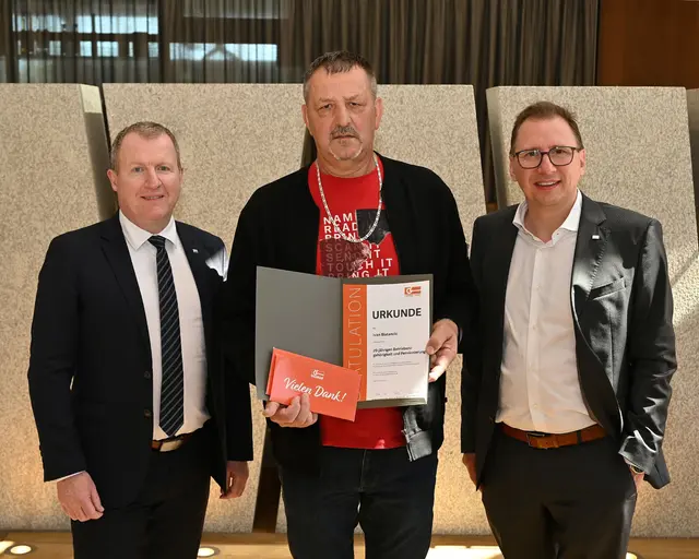 CEO Stefan Graf (links) und COO Peter Haas (rechts) mit Ivan Blatancic. | Foto: Günter Fürnkranz