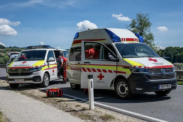 Zahlreiche Rettungskräfte waren im Einsatz | Foto: FOTOKERSCHI / SIMON BRANDSTÄTTER