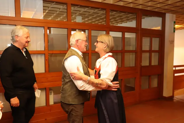 Altbgm. Josef Gatt und Birgit Runggaldier. | Foto: Kendlbacher