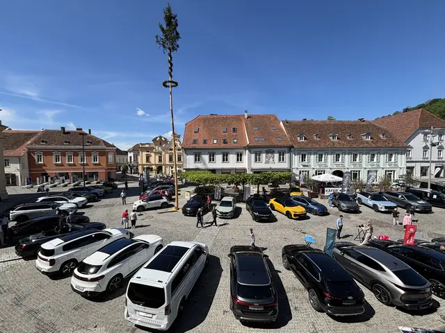 Der Hauptplatz Hartberg ließ das Autoliebhaber Herz höher schlagen. | Foto: Johann Taucher