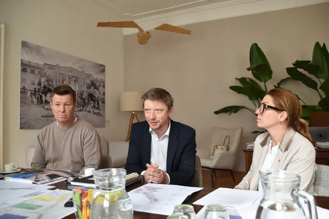 Roman Riesner (Bauabteilung), Stadtbaudirektor Michael Madreiter, Bürgermeisterin Carmen Jeitler-Cincelli. | Foto: Mirjam Preineder