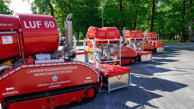 Mehrere neue Wasserpumpen wurden an die Stützpunkte übergeben. | Foto: FF Mooskirchen