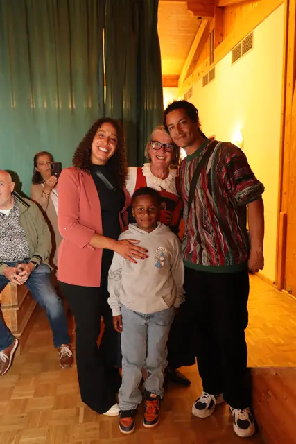 Birgit Runggaldier feierte im Kreise ihrer Familie, Freunden und Weggefährten ihren Abschied von der Tulfein Alm.
 | Foto: Kendlbacher