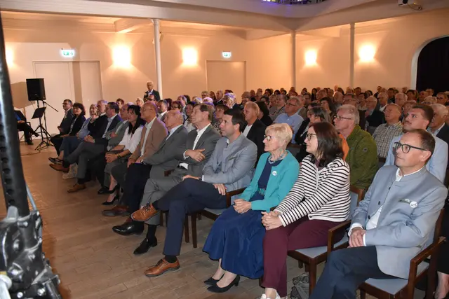Zahlreiche Gäste kamen zur Vernissage ins Konzerthaus Weinviertel nach Ziersdorf. | Foto: Alexandra Goll