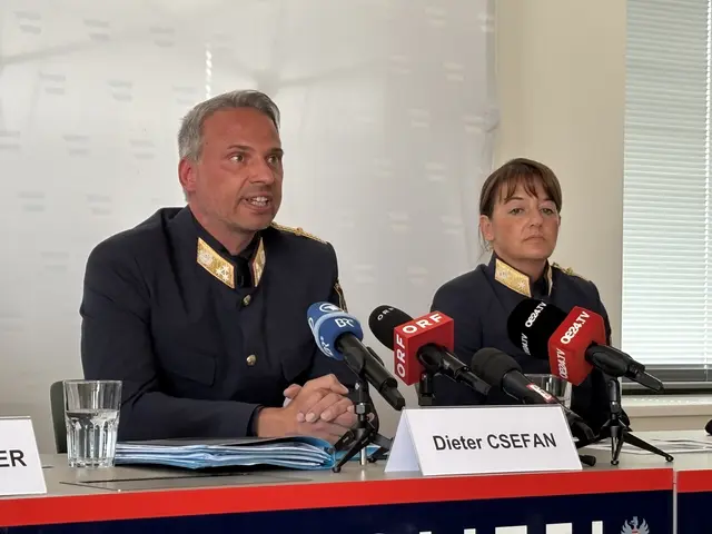 Der Wiener Landespolizeivizepräsident General Dieter Csefan erklärt, dass es keine konkrete Gefährdungslage für den ESC gibt. | Foto: Johannes Reiterits/MeinBezirk