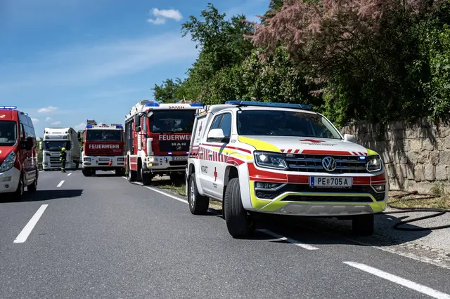 Feuerwehren, Notarzt und Rotes Kreuz wurden alarmiert. | Foto: FOTOKERSCHI / SIMON BRANDSTÄTTER