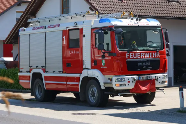 Renault und Mini krachen auf Kreuzung in Steinerkirchen zusammen. | Foto: laumat.at