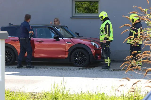 Renault und Mini krachen auf Kreuzung in Steinerkirchen zusammen. | Foto: laumat.at