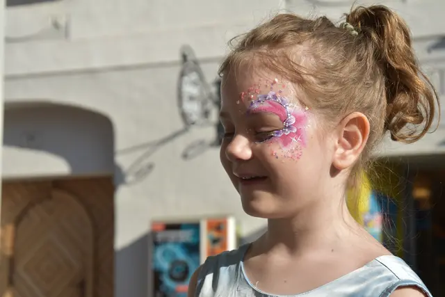 Zoey freut sich schon auf das nächste Kinderschminken | Foto: Julia Lirsch / MeinBezirk