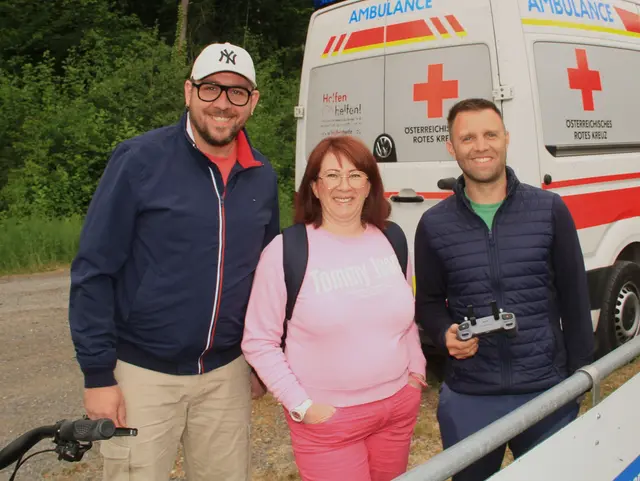 Balazs und Susi Lochuk mit Forian Schauer, der die tollen Drohnenfotos lieferte. | Foto: Peter Seper