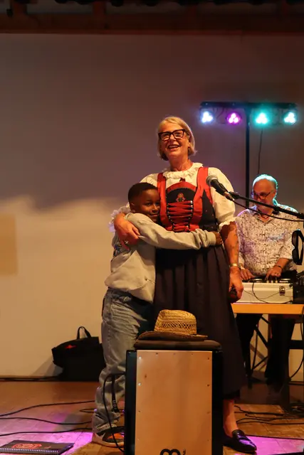 Birgit Runggaldier mit Enkel Elia. | Foto: Kendlbacher