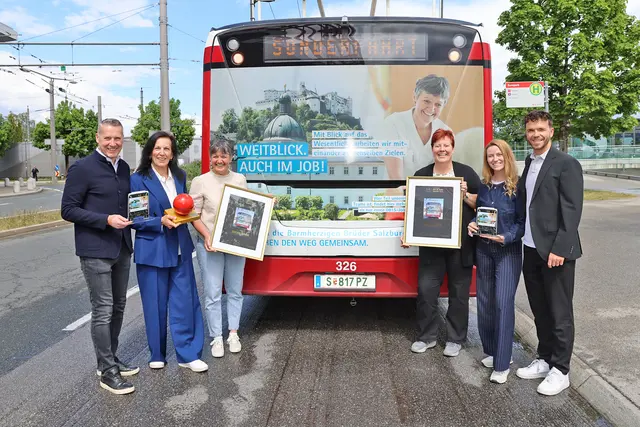 Sieger Transport Media - Krankenhaus der Barmherzigen Brüder
v.l.n.r.: Dominik Sobota (Geschäftsführer Progress Werbung), Dr. Margareta Bruckner (Pflegedirektorin), Michaela Ramsebner (Pflegerische Leitung), Birgit Steiner und Lena Struber (Öffentlichkeitsarbeit Barmherzige Brüder), Fabian Schwaiger (Progress Werbung) | Foto: Progress Außenwerbung
