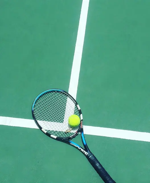 Mit acht Einzelmedaillen und vier Doppelmedaillen bei den Racketlon Split Staatsmeisterschaften in Kitzbühel mit den Disziplinen Tischtennis, Badminton und Tennis war die Sektion Racketlon des Badmintonclub Kitzbühel/St. Johann überaus erfolgreich. | Foto: unsplash/Guilherme Maggieri