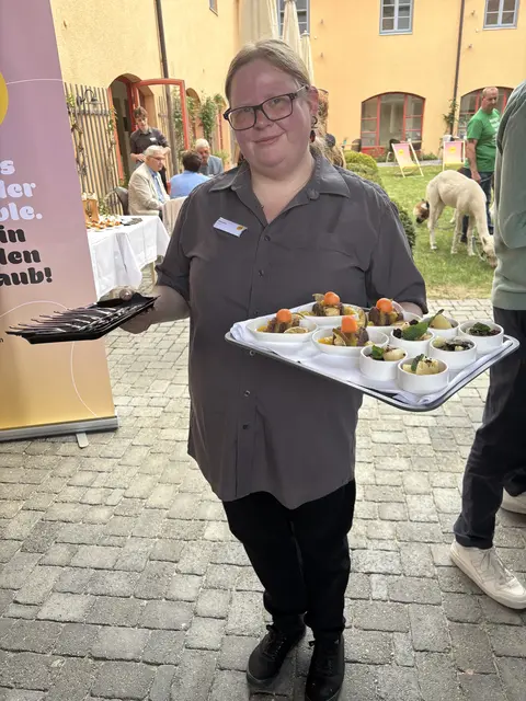 Die feinsten Schmankerln aus der Region gab es zur Eröffnung. | Foto: MeinBezirk/Posch