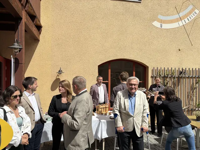 Zahlreiche Ehrengäste ließen sich die Eröffnung nicht entgehen. | Foto: MeinBezirk/Posch