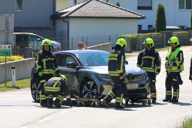 Renault und Mini krachen auf Kreuzung in Steinerkirchen zusammen. | Foto: laumat.at