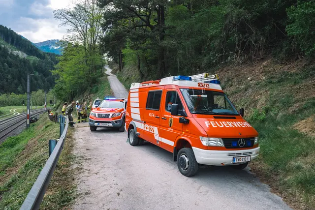 Ein Großaufgebot der umliegenden Feuerwehren war rasch vor Ort. | Foto: Pernsteiner