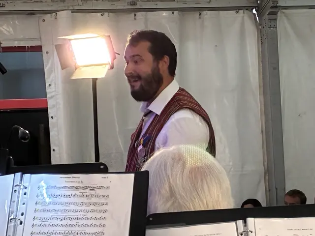 Kapellmeister Philipp Maurer dirigierte den Florentinermarsch. | Foto: Anna Maria Kaufmann