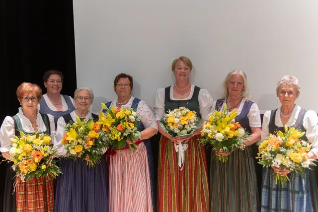 
v.l.n.r: Elfriede Thurner, Nicole Baumgartner, Marianne Edtmair, Kons. Ingrid Meindl, Birgit Lindinger, Anita Eschlböck und Sieglinde Eisenhuber | Foto: Elena Brandl