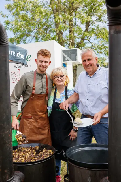 Familie Husz-Gelbmann vom Gasthof zur Linde sorgte für die kulinarische Begleitung bei der Eröffnung. | Foto: Burgenland Tourismus/Maria Hollunder