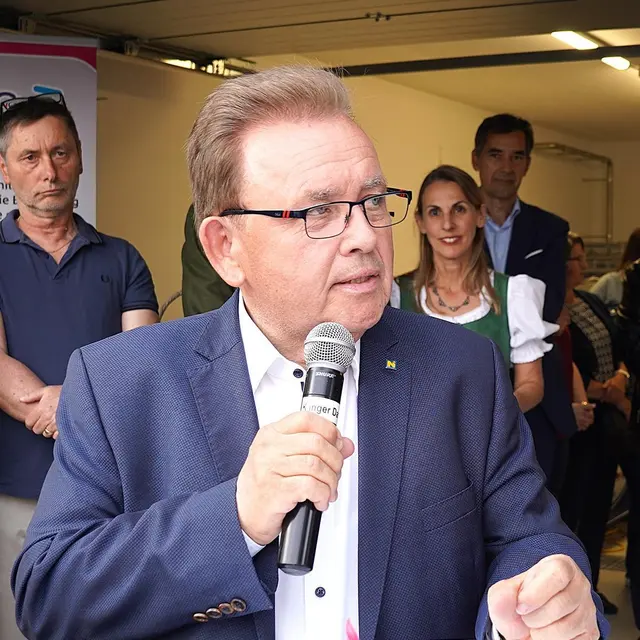 Bürgermeister Franz Mold gratulierte im Namen der Stadtgemeinde Zwettl. | Foto: Franz Fichtinger
