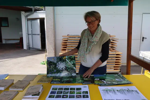 Annemarie Knoflach von Natur im Garten stand den Besucherinnen und Besuchern mit fachkundiger Beratung zur Seite. | Foto: Kendlbacher