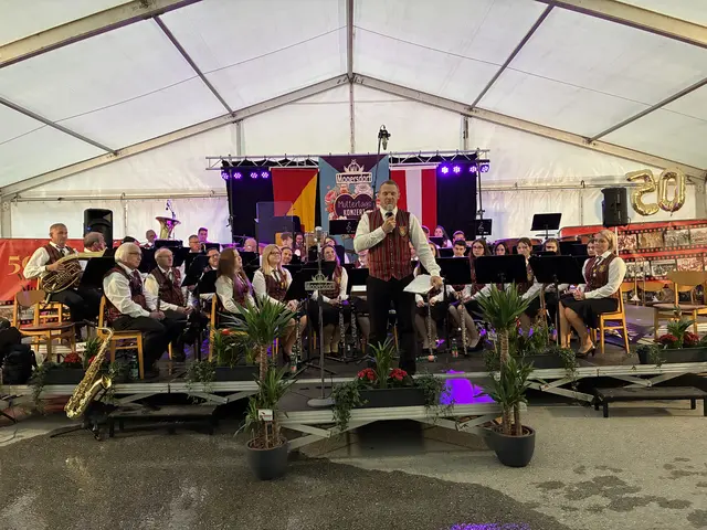 50 Jahre Musikverein Mogersdorf - Obmann Patrick Lex begrüßte die zahlreichen Gäste. | Foto: Anna Maria Kaufmann