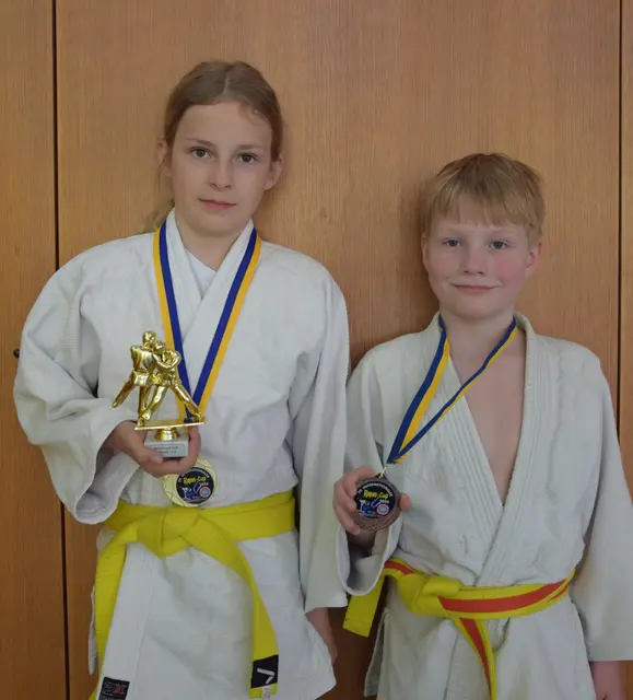 Platz 1 für Klara Seyrl und Platz 3 für Ben Gerstmair.