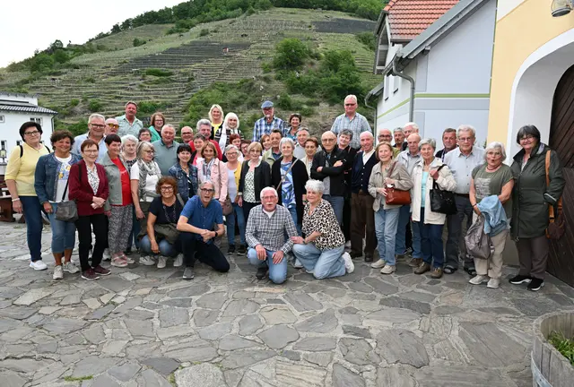 Die Reisegruppe beim Weingut Mayer in Spitz. | Foto: Josef Dolzer