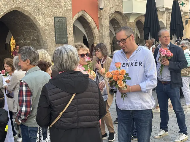 Christian Ohrwalder mit den Rosen