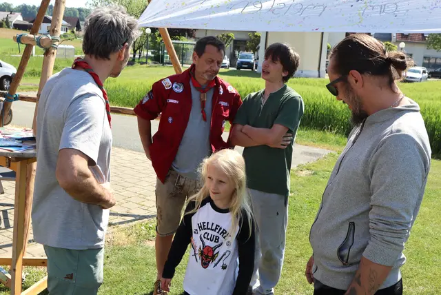 Auch Obmann Christian Kümmel (Pfadi-Hemd) war im Einsatz | Foto: Gerhard Langmann