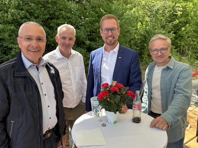 Manfred Kroupa, Friedrich Janka, Gernot Scheuch und Roman Steininger. Scheuch (ÖBB) hatte die Projektleitung des Bahnhofs inne. | Foto: Lauren Fahrenberger / MeinBezirk