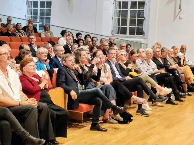 Das Publikum verfolgte interessiert die Verleihung. | Foto: Rebekka Sadiki-Peckary