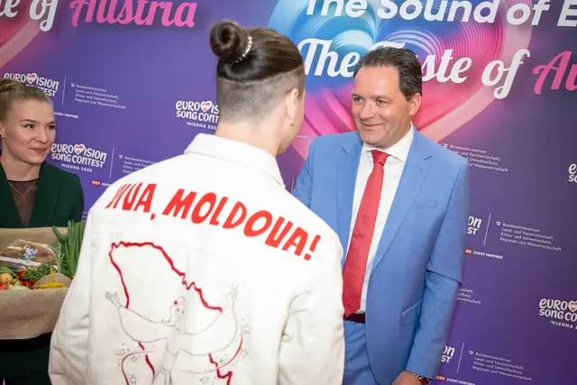 Zahlreiche Delegationsmitglieder, etwa aus Moldawien, kosteten einen qualitätsvollen Bissen Österreich. | Foto: BMLUK/Hemerka
