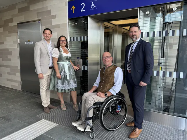 Die Bürgermeister Jürgen Rummel (Neulengbach) und Karin Winter (Maria Anzbach) mit Amtsleiter Johannes Kaufmann und Nationalratsabgeordneten Friedrich Ofenauer. | Foto: Lauren Fahrenberger / MeinBezirk