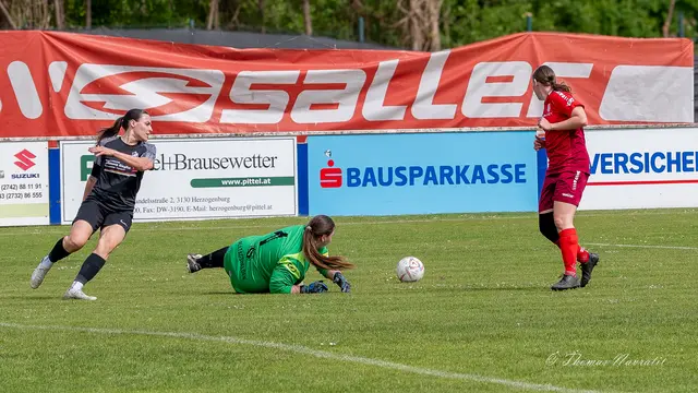 Torfrau Julia Mrskos nicht zu bezwingen... | Foto: Thomas Navratil
