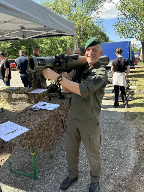 Eine Ausstellung von verschiedenen Waffen begeisterte die Teilnehmer | Foto: Lukas Leidenfrost