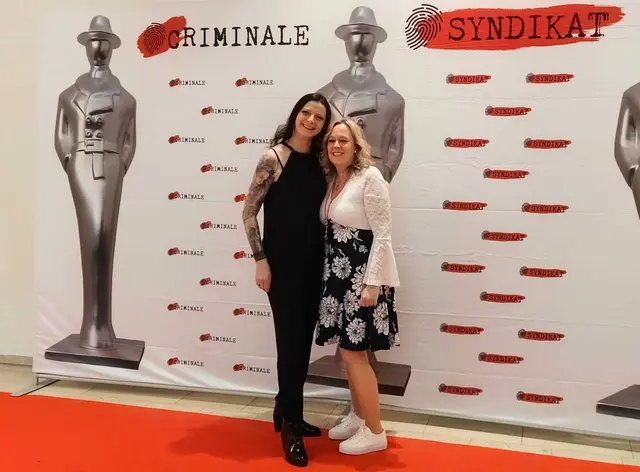 Die Autorinnen Rebecca Winters mit Susanne Arnold vom Dryas Verlag | Foto: Rebekka Sadiki-Peckary