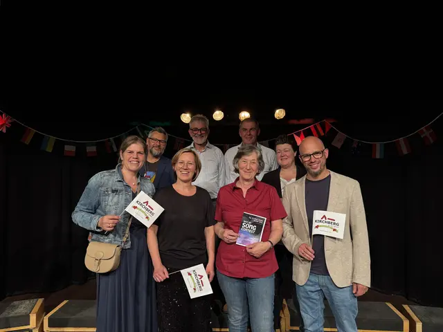 Bürgermeister Martin Robausch gemeinsam mit Chorleitern, Obmann und Gemeindevertretern beim Konzertabend des Gesang- und Musikvereins Kirchberg | Foto: GuMV Kirchberg an der Pielach