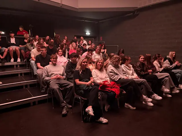 „Die Straße der Frauen“: Theaterstück begeistert Schüler:innen