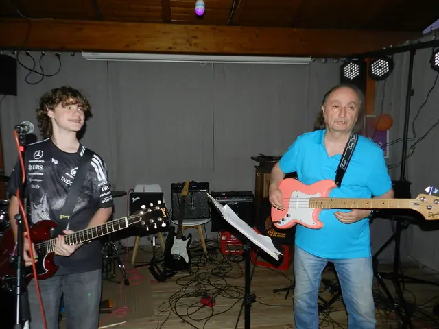 Matteo Eichinger und Alex Meixner unterhielten die Gäste mit ihrer Musik. | Foto: Heribert Punz