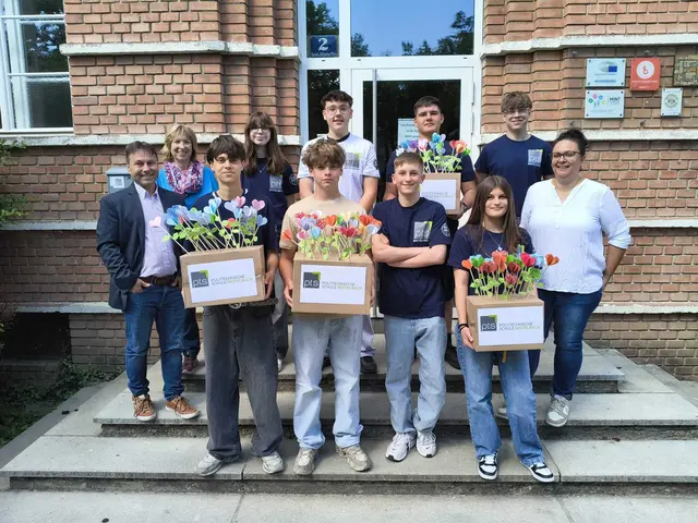 Mit Papierrosen sorgte das Poly Mistelbach für leuchtende Augen